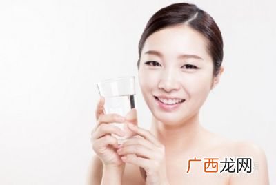 头皮干燥怎么补水,头皮保湿的正确方法？