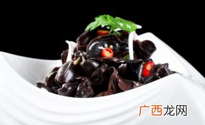 木耳嘌呤高吗,请问痛风能不能吃黑木耳？