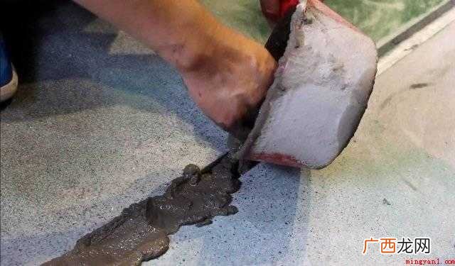 室内水泥地有坑的修补方法 水泥地有坑怎么补