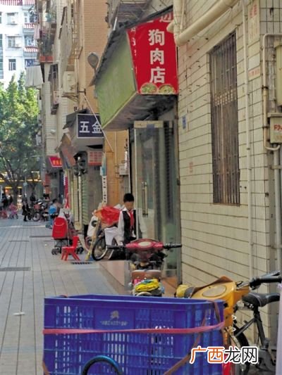 开狗肉馆违法吗,便利店允许开麻将房吗？