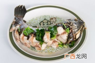 鲈鱼怎么蒸好吃,清蒸鲈鱼。？