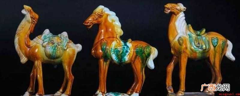 三彩是多彩的意思,并不专指三种颜色 唐三彩是哪三彩