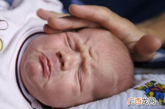 小孩睡觉老出汗是什么原因,小孩一睡觉后背就出汗是什么原因？
