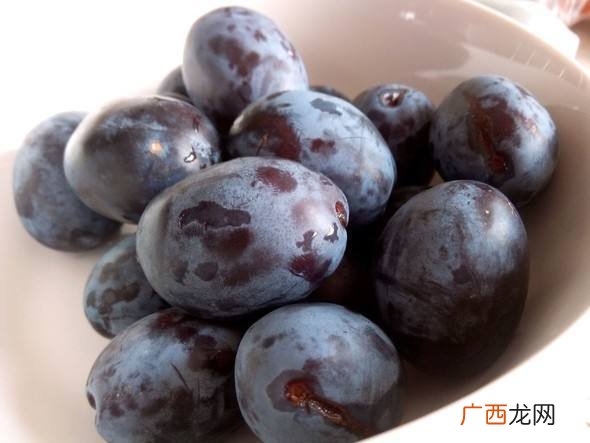 西梅能治便秘吗,小孩子可以吃西梅吗？