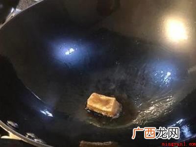 铁锅清洗干净后控干水分怎么办 新大勺怎样开锅