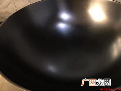 铁锅清洗干净后控干水分怎么办 新大勺怎样开锅