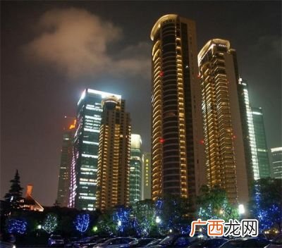 汤臣一品在哪,上海汤臣一品靠哪条河？