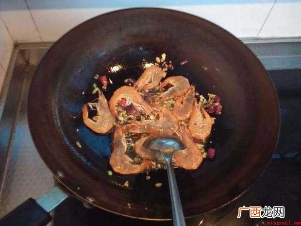 爆炒虾应该怎样做 怎样做爆炒虾