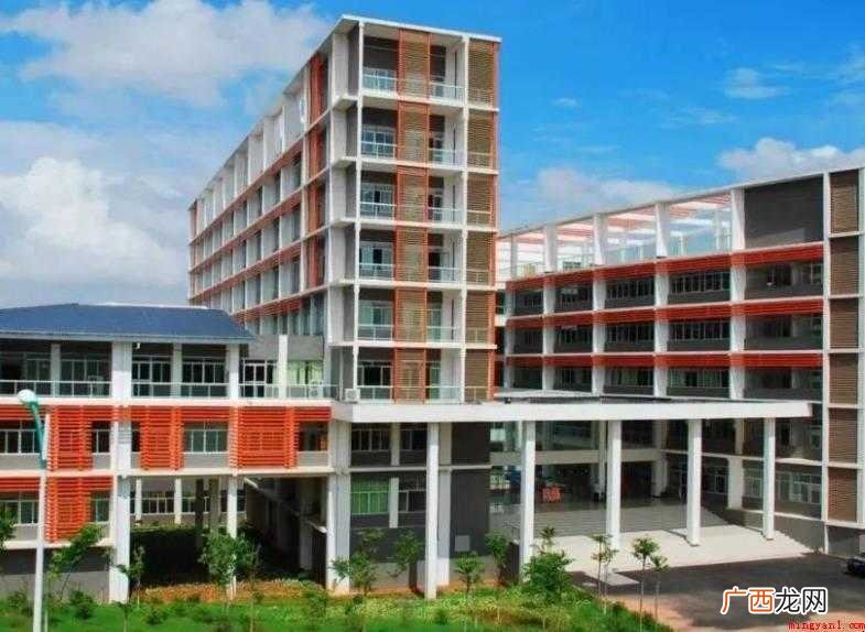 广西工业职业技术学院是公办还是民办大学