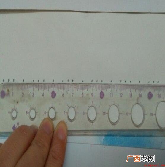手抄报的花边怎么画的主要内容 手抄报的花边怎么画