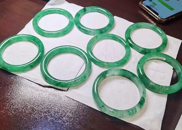 独龙玉的注意事项有哪些 为什么不建议买独龙玉