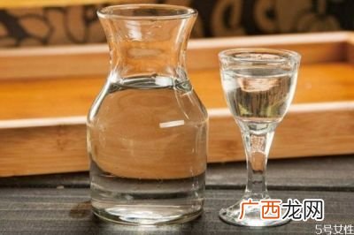 白酒和啤酒一起喝有什么危害,洋酒跟啤酒混合喝会出现什么状况？