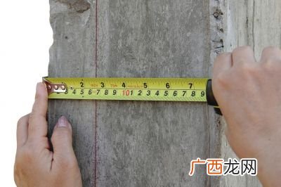 系去掉一撇念什么,上边一个其，下边一个系，去掉丿，念什么字呀？