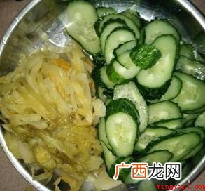 有关酸菜鲈鱼的做法是什么 酸菜鲈鱼的做法是什么