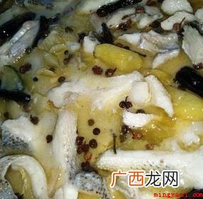 有关酸菜鲈鱼的做法是什么 酸菜鲈鱼的做法是什么