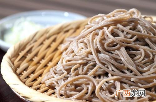 荞麦面吃了会发胖吗,炒荞麦面属于糖油混合物吗？