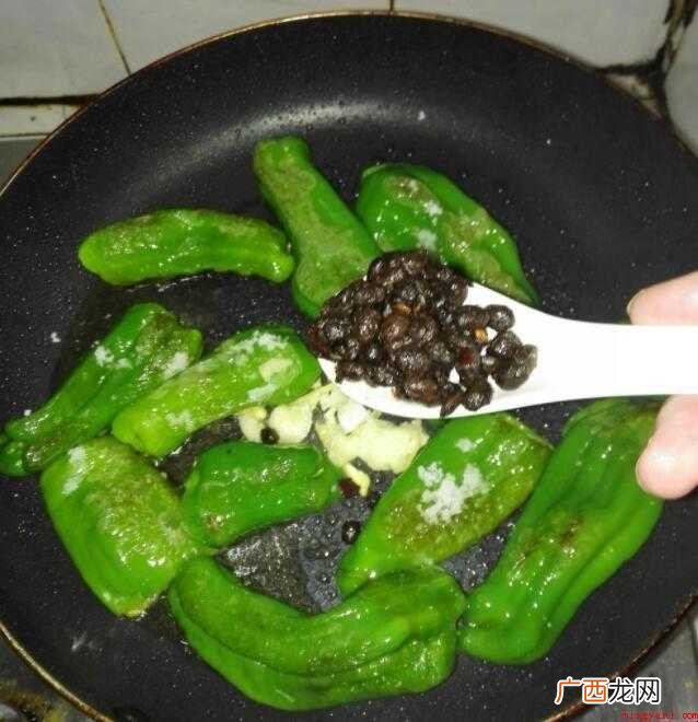 怎样做虎皮青椒_健康频道 怎样做虎皮青椒