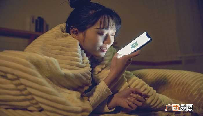 梦见自己光着全身和别人说话是什么意思