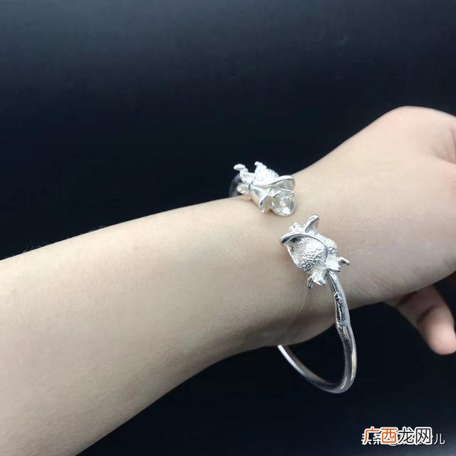 戴银手镯对身体有什么好处,带银手镯有什么好处?