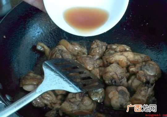 黄焖鸡米饭怎样做