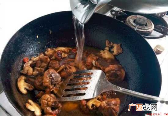 黄焖鸡米饭怎样做