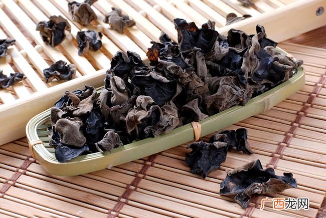 木耳长在哪里,木耳是长在树上的么？