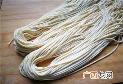 面条含糖量高吗,挂面和湿面条哪个含糖量高？