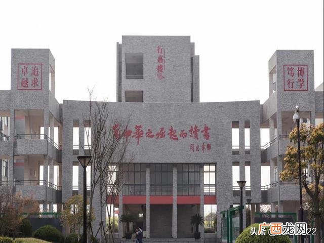 衡水中学在哪里,衡水中学是初中还是高中？