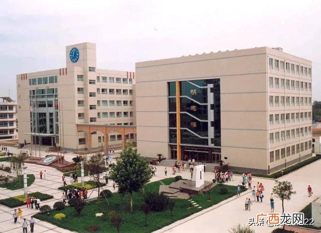 衡水中学在哪里,衡水中学是初中还是高中？