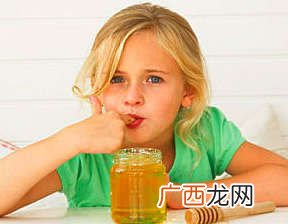 小孩吃蜂蜜会性早熟吗,儿童蜂蜜吃多了会性早熟吗？
