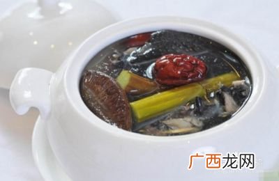 中药饭后多久喝合适,喝中药的最佳服用时间是什么时候？