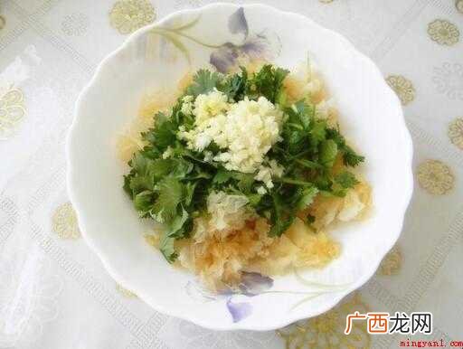 白银耳味甘,是一种非常营养的廉价补品 凉拌银耳的做法是什么