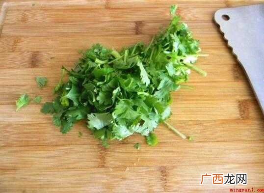 白银耳味甘,是一种非常营养的廉价补品 凉拌银耳的做法是什么
