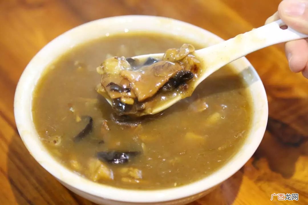 胡辣汤热量高吗,胡辣汤汤料为啥是红的?