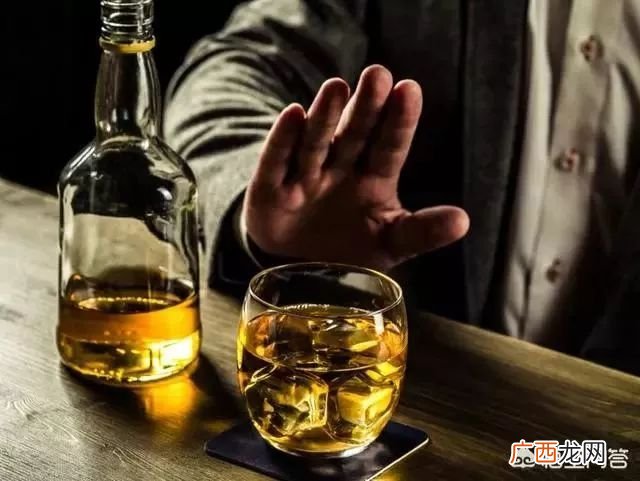 喝一瓶啤酒后多久能开车,喝一小口啤酒多久可以开车？