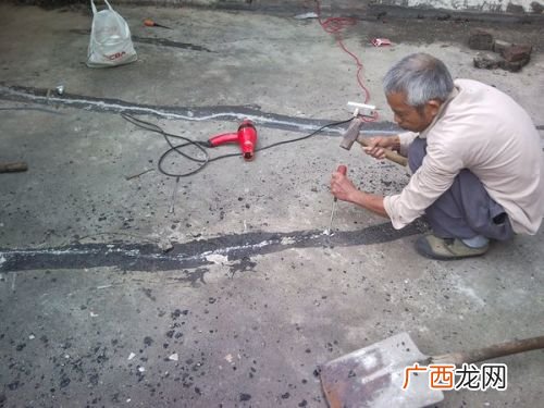 楼顶漏水用什么补漏最好,楼顶漏水最好解决方法？