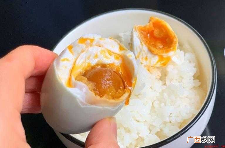 一个咸鸭蛋的热量多少钱 一个咸鸭蛋的热量是多少