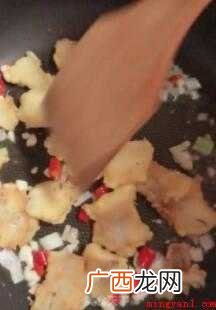 红烧鳕鱼怎么做?这样做,肉质肥嫩,仅有一条骨质增生 红烧鳕鱼怎么做