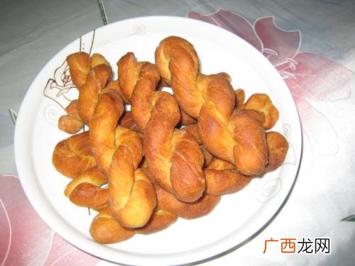 炸麻花怎么和面,家庭版麻花和面配方？