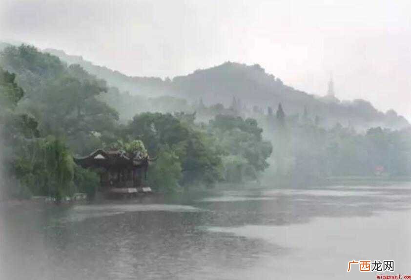 山色空蒙雨亦奇的意思是什么