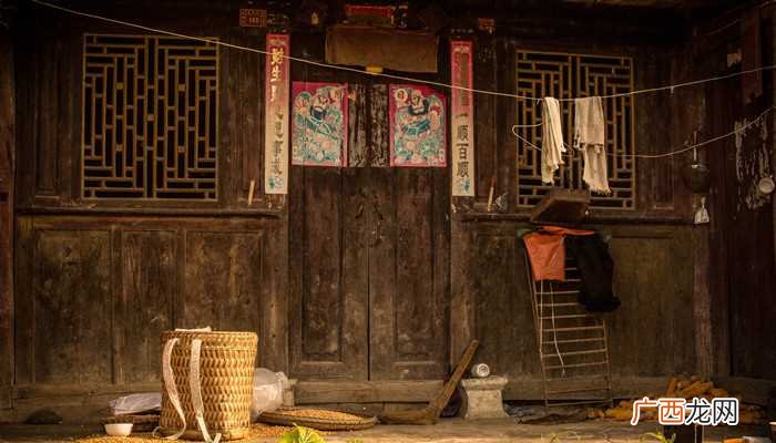 梦见漏雨的房子躲雨是什么意思