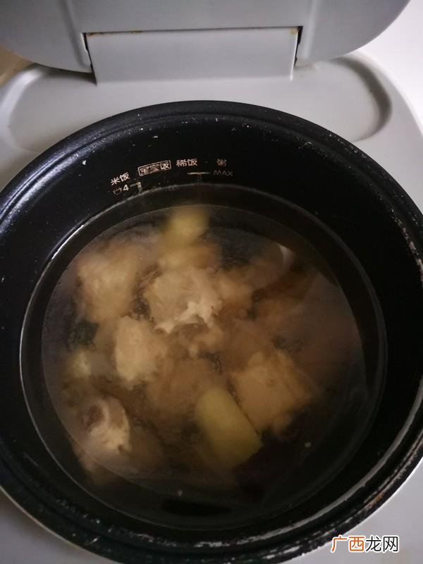 清炖排骨怎么做最好吃,王刚清炖排骨家常做法？