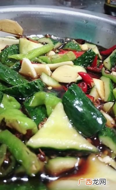 酱黄瓜怎么腌制又脆又好吃,整条酱黄瓜的腌制方法腌黄瓜的食盐配比方方法？