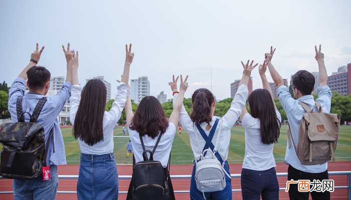 梦见和同学们玩得开心是什么意思