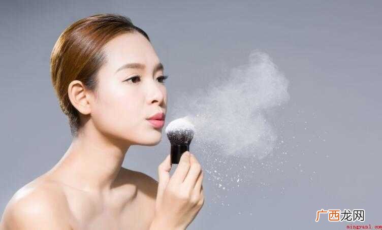 蜜粉和散粉有什么区别呢 蜜粉和散粉的区别是什么