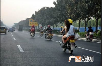 轻便摩托车可以载人吗,摩托车旅行可以带人吗？