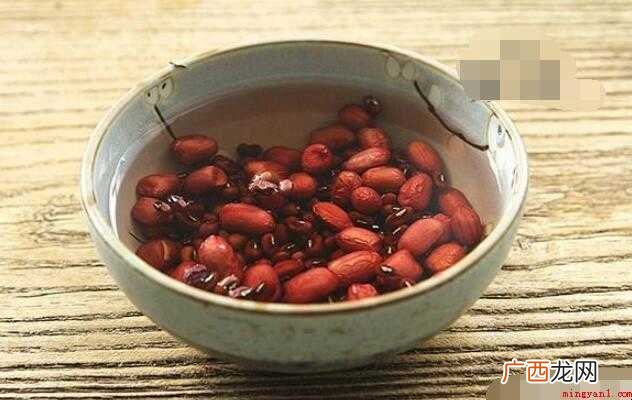 红枣、红豆、花生、红糖、血糯米都是好的东西 四红补血粥怎么做