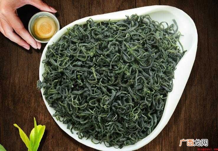 毛峰茶形状结实,银色遍布全身,黄绿色;叶底嫩绿黄,香气清高幽 毛峰茶产地在哪