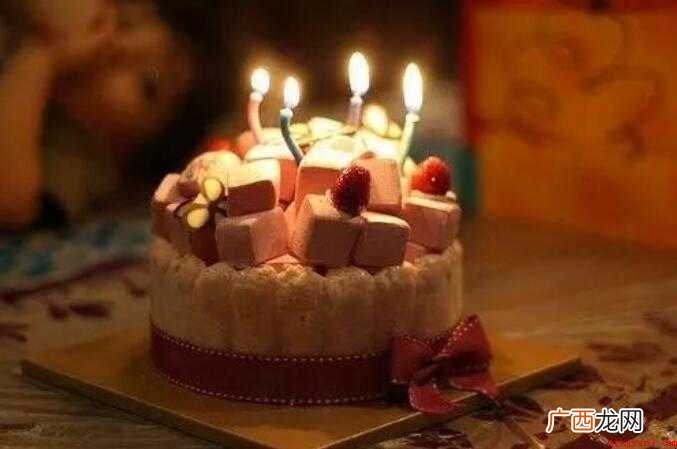 身旁人生日时,送上生日短句 生日短句有哪些