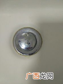 水池堵了怎么办,请问下我家里的水池堵住了漏不下水怎么办？